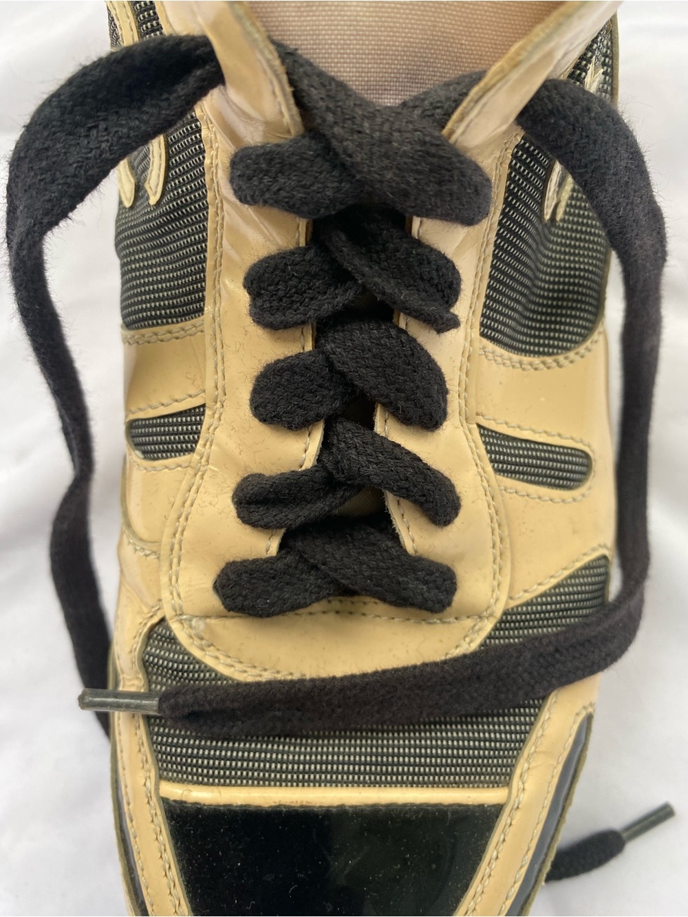 Vintage Chanel CC logo sneakers paten leather womens size 9 lace front FLAWS - Picture 11 of 16